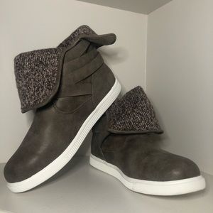 Women’s size 10 POP booties
